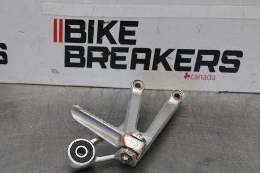 03 YAMAHA YZF R1 RIGHT REAR BACK PASSENGER PEG BB895
