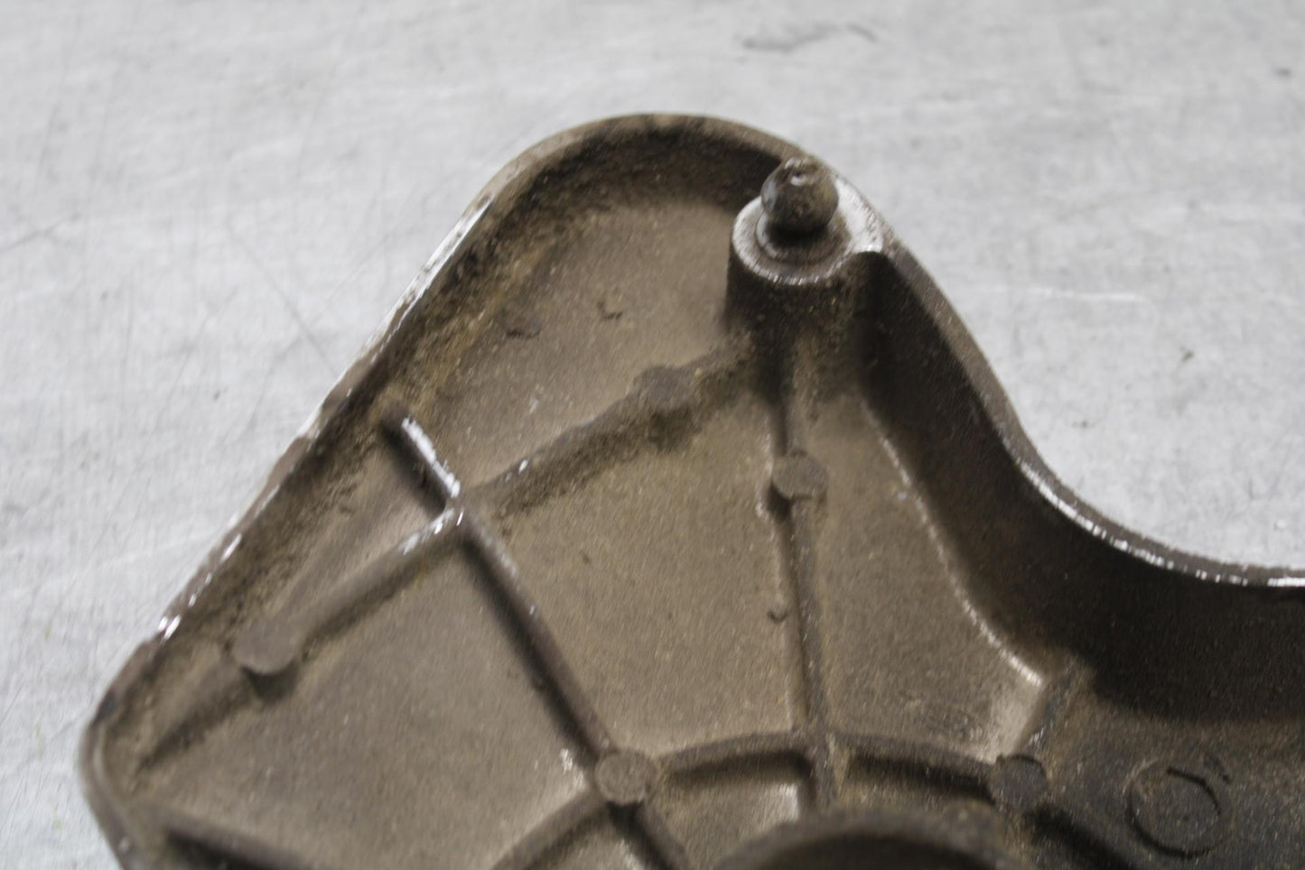 01-02 HONDA SHADOW SPIRIT 750 ENGINE SPROCKET COVER BB632