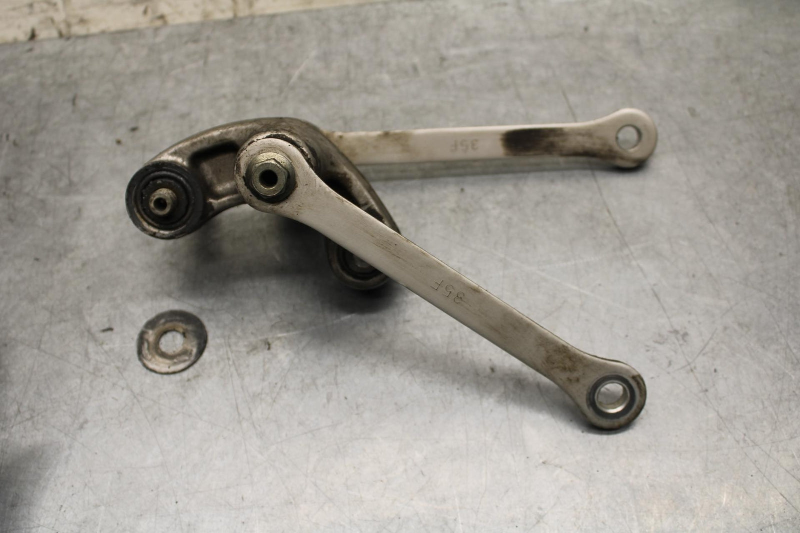 2001 Suzuki GSXR600 REAR DOGBONE SHOCK LINKAGE LINK 62600-35870 BB59