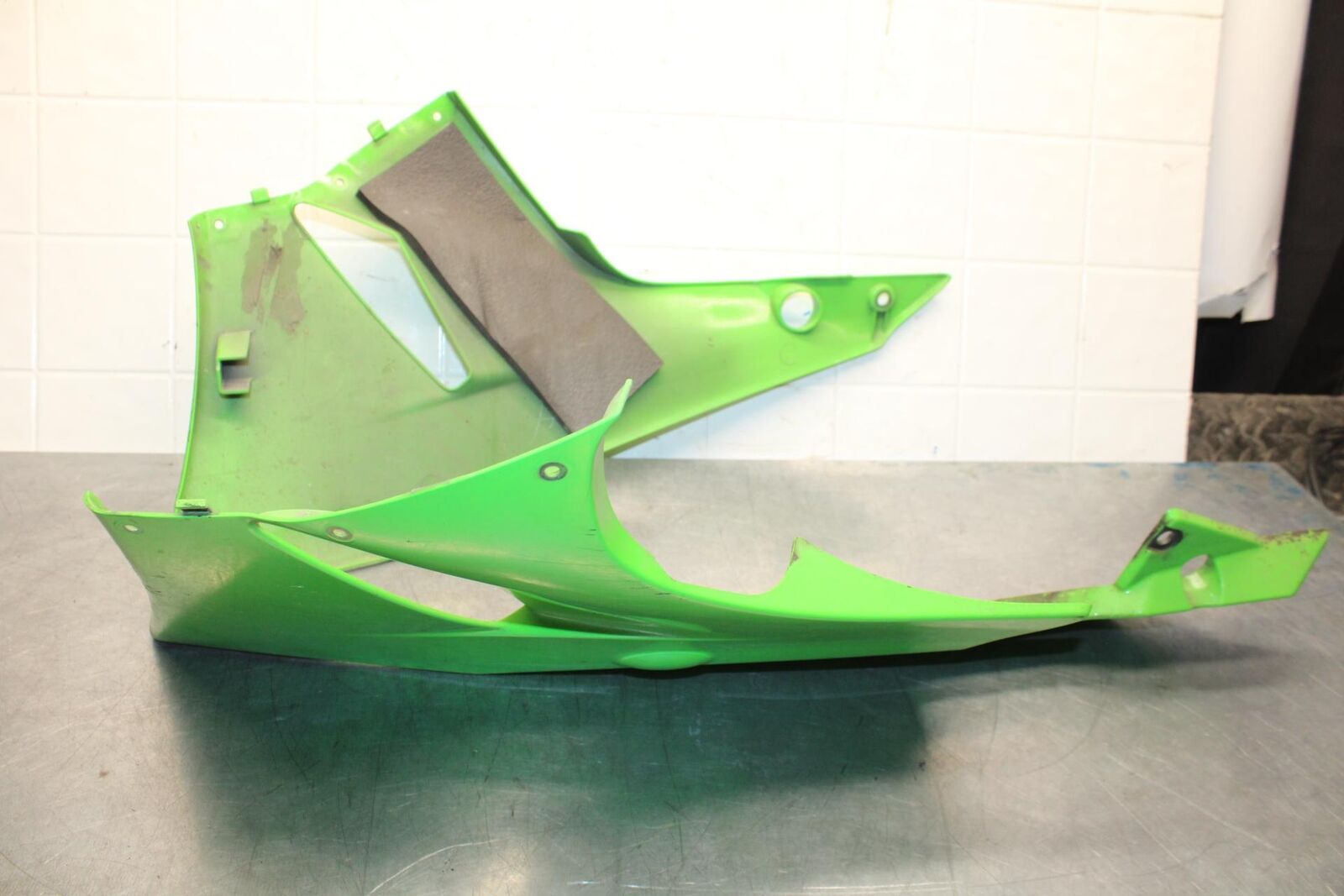 2011 Kawasaki Ninja ZX6R ZX600R LOWER BOTTOM BELLY FAIRING COWL BB587