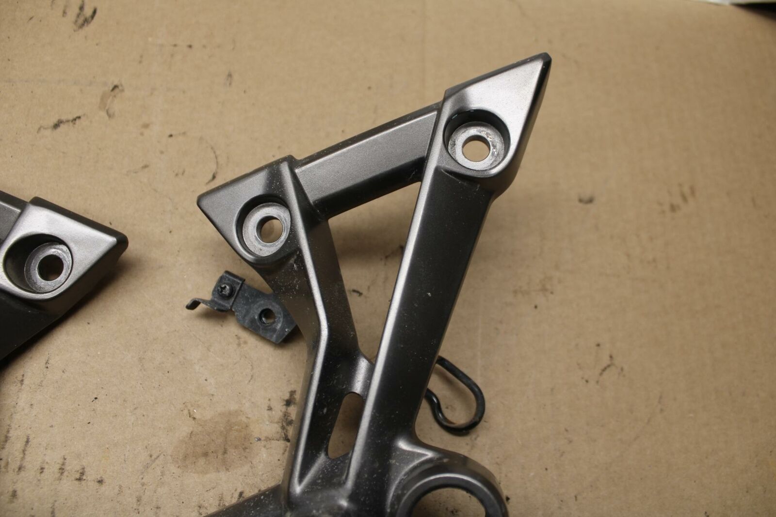 15 KAWASAKI NINJA 300 EX300 ABS REAR BACK PASSENGER PEG SET PAIR