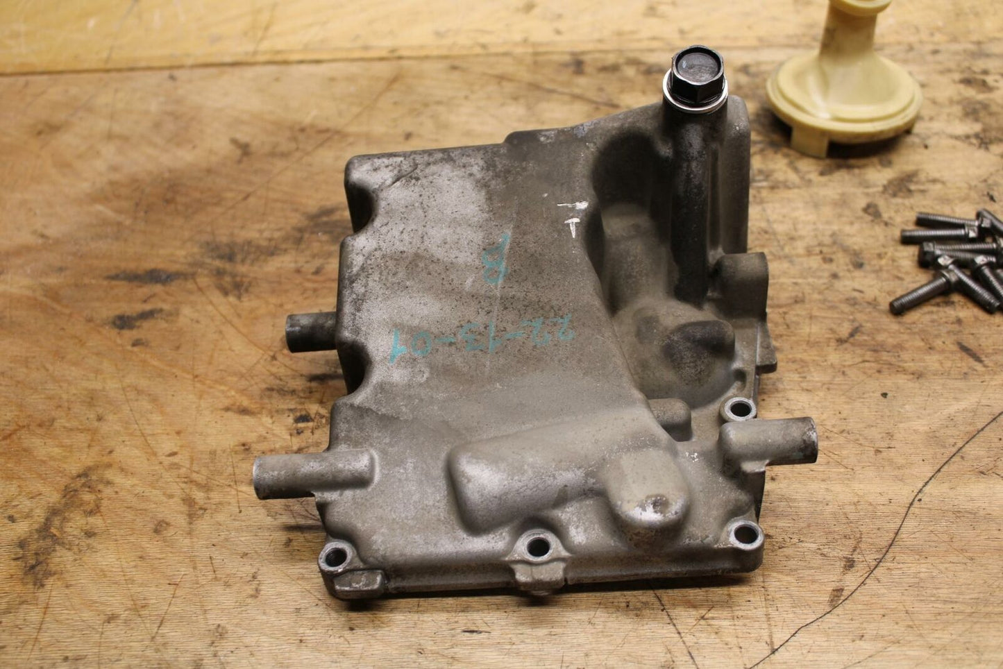 09-10 KAWASAKI ER-6N ENGINE MOTOR BOTTOM OIL PAN COVER BB325