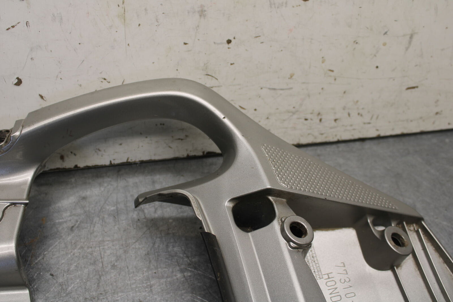 04-12 HONDA ST1300A PASSENGER REAR SEAT GRAB BAR HANDLE BB669