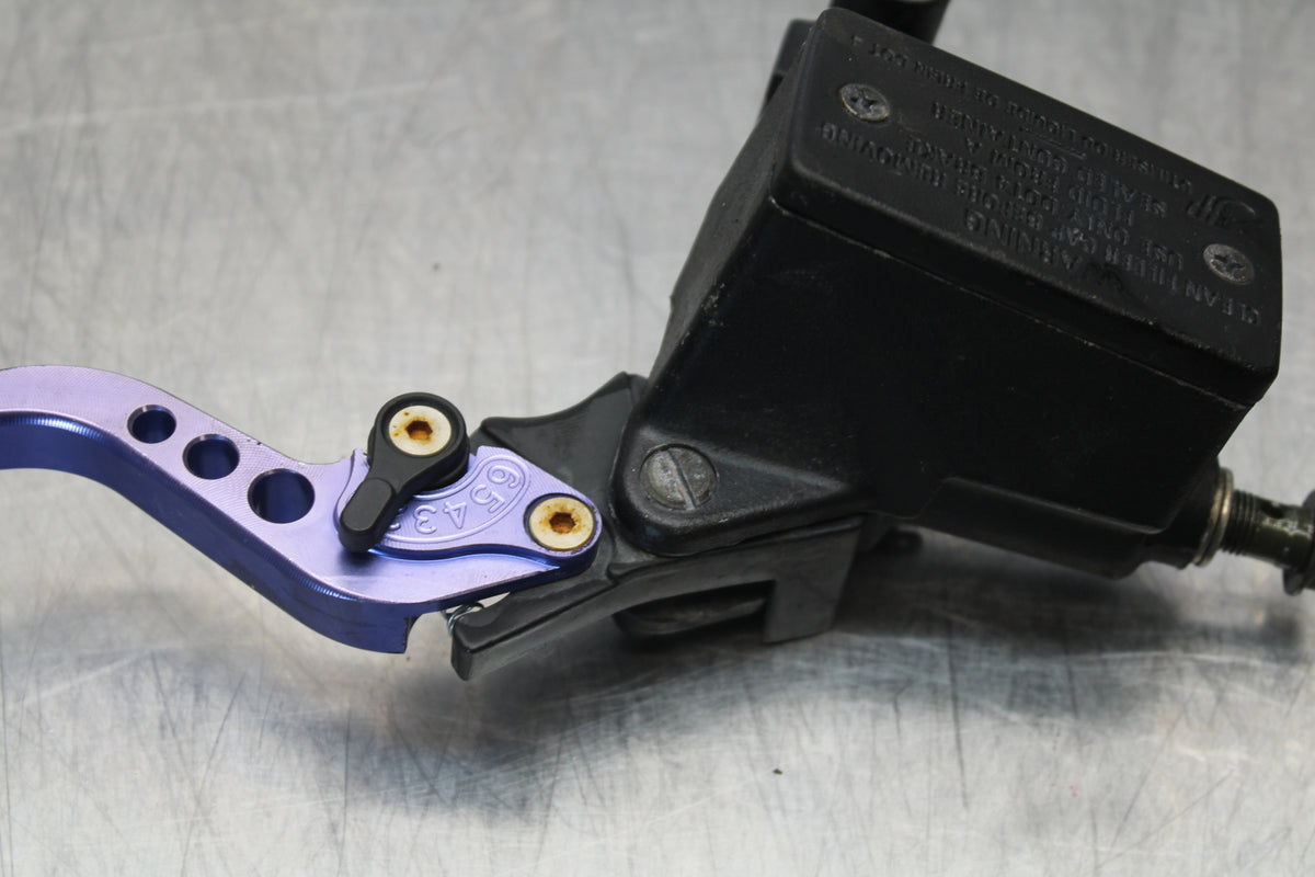 04-09 SUZUKI GS500F FRONT BRAKE MASTER CYLINDER w/ LEVER BB165