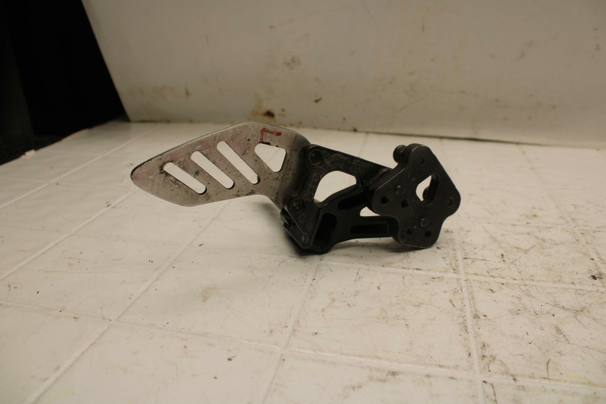 06-07 SUZUKI GSXR600 LEFT REARSET REAR SET DRIVER FOOT PEG BRACKET MOUNT BB15