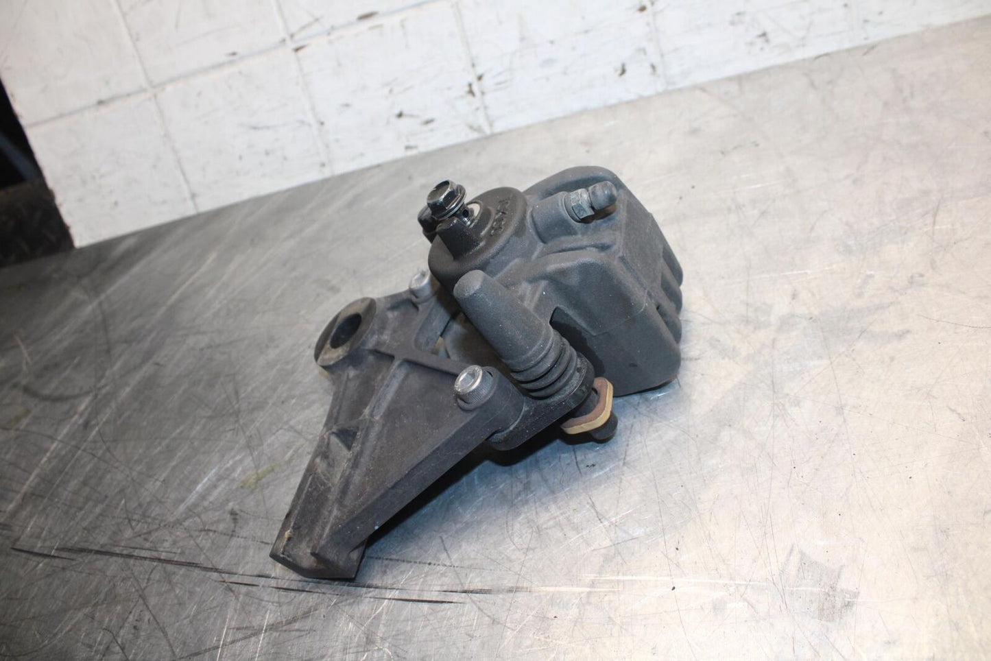 11 KAWASAKI NINJA 650 ER EX 650 REAR BACK BRAKE CALIPER W MOUNT BRACKET BB503