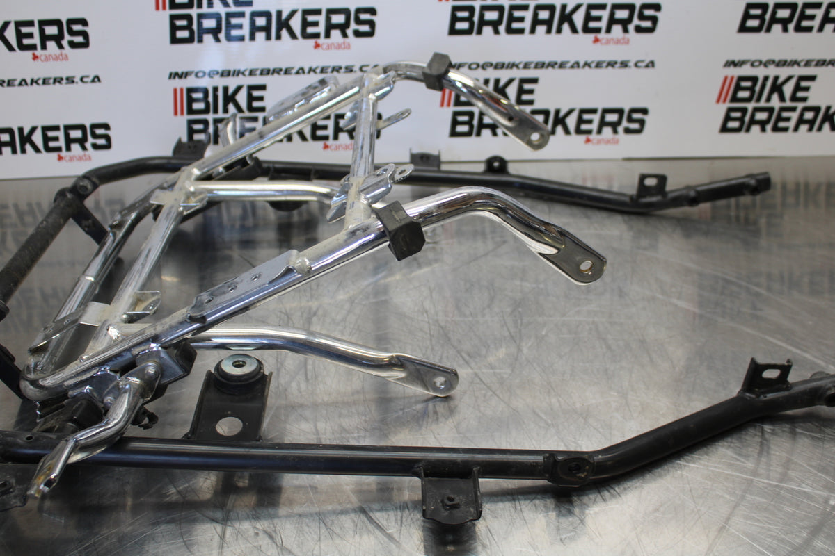 09 YAMAHA ROYAL STAR XVZ1300TF VENTURE SADDLEBAG SUB FRAME STAY MOUNTS BB151