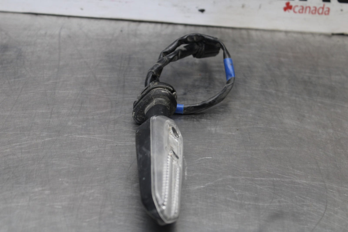 22-25 YAMAHA YZF R7 RIGHT FRONT TURN SIGNAL LIGHT INDICATOR BB940
