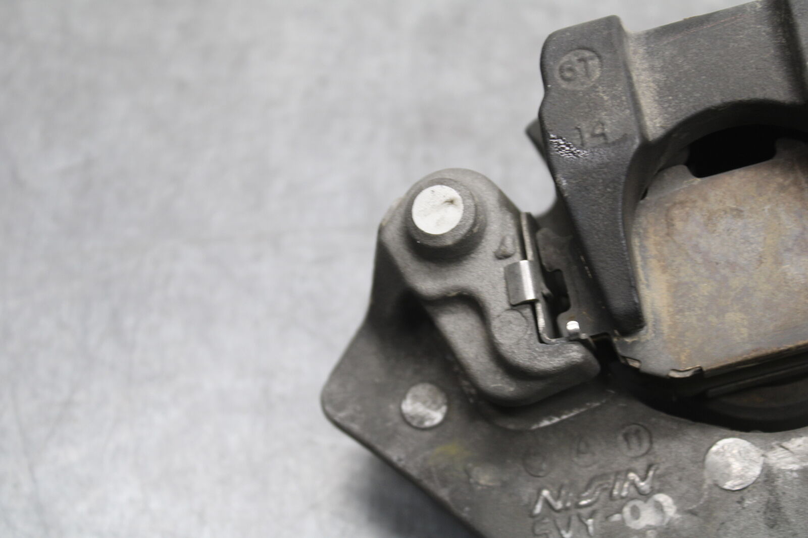 07-08 YAMAHA YZF R1 REAR BACK BRAKE CALIPER W MOUNT BRACKET BB724
