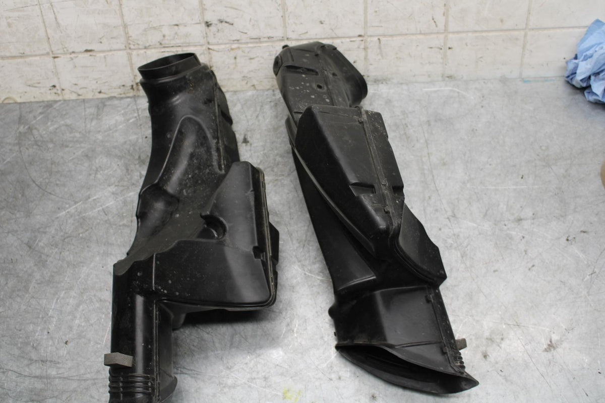 06-07 SUZUKI GSXR600 750  RIGHT LEFT AIR INTAKE DUCTS BB543