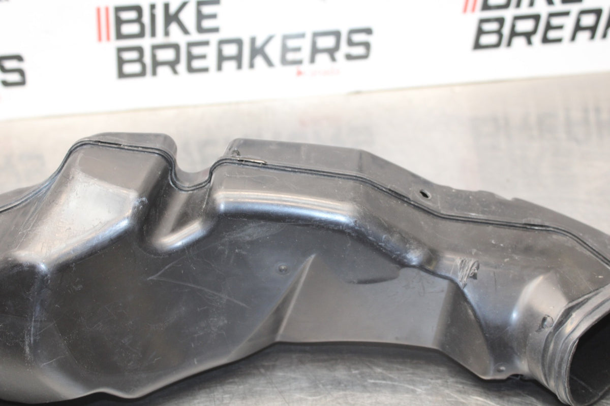 11-24 SUZUKI GSXR750 LEFT RAM AIR INTAKE DUCT TUBE BB630