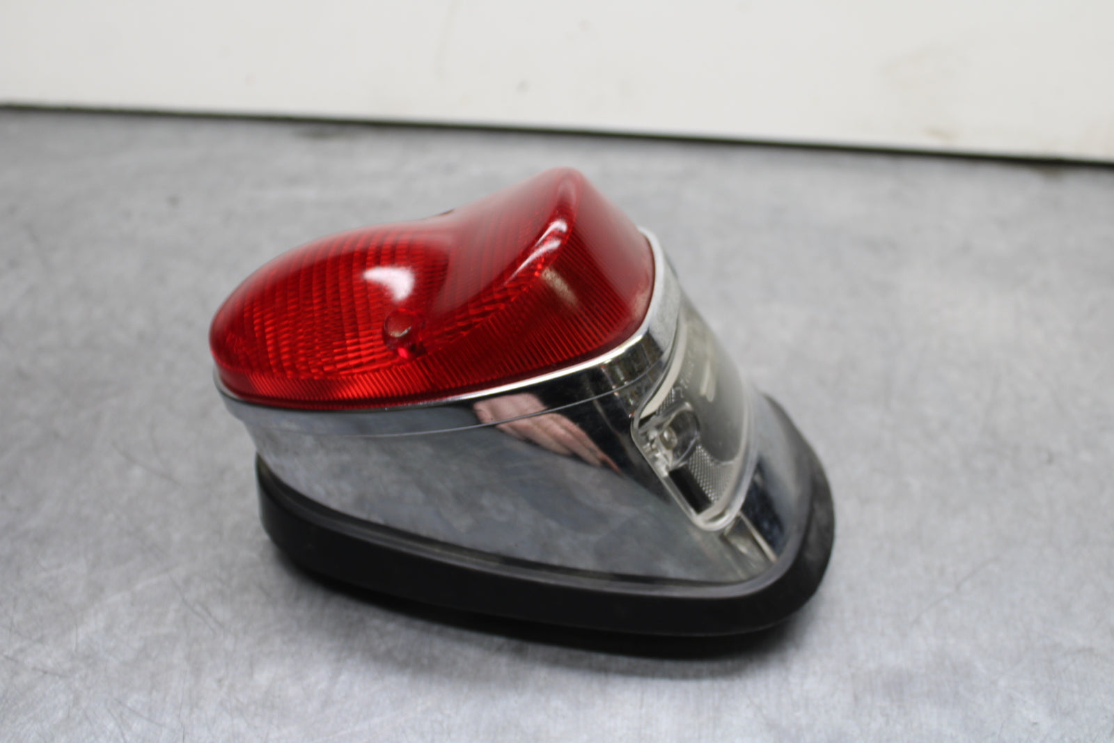 03-08 KAWASAKI VULCAN 1600 TAILLIGHT REAR TAIL BRAKE LIGHT BB123