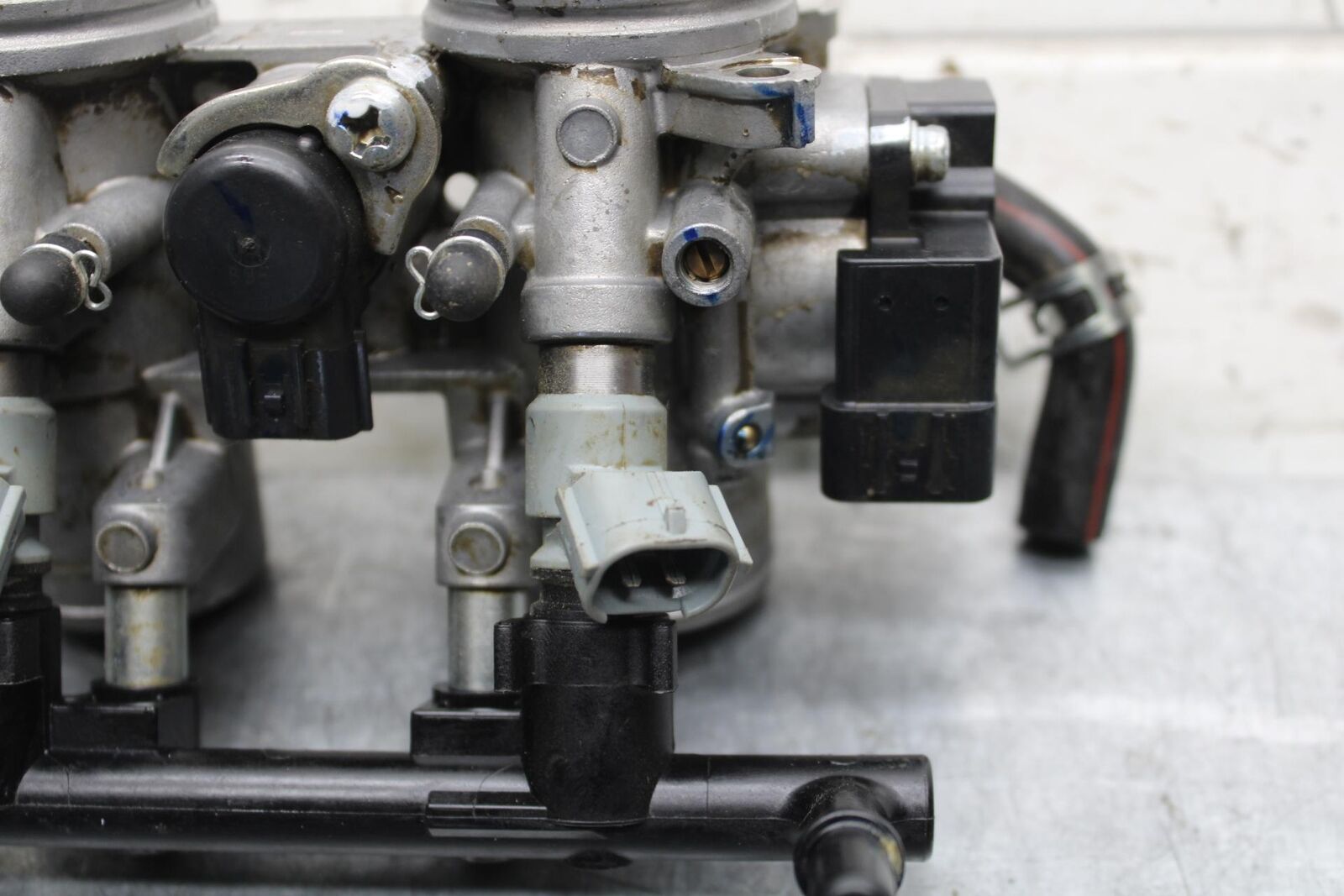19 YAMAHA YZF R3 MAIN FUEL INJECTORS / THROTTLE BODIES BB56