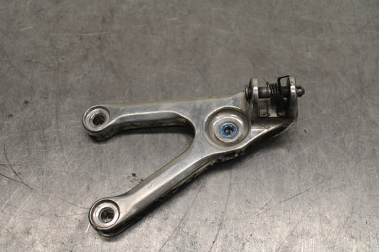 03-05 YAMAHA YZF R6  LEFT REARSET REAR SET DRIVER FOOT PEG BRACKET MOUNT BB132