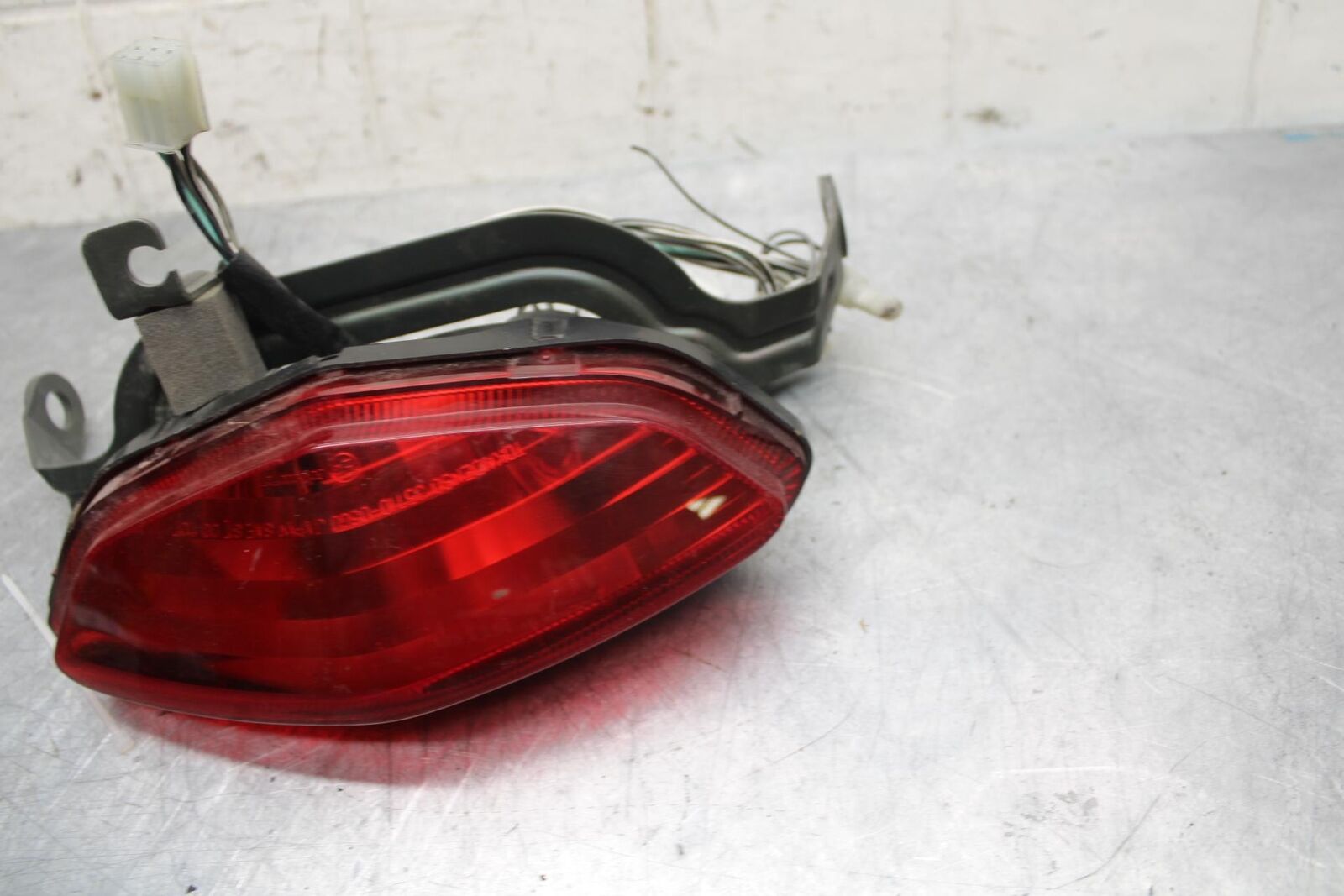 2003 Suzuki Vstrom 1000 DL1000 REAR TAIL TAILLIGHT BACK BRAKE LIGHT BB07