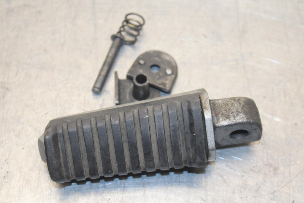 84-86 KAWASAKI GPZ900 REAR BACK PASSENGER PEG SET PAIR BB84