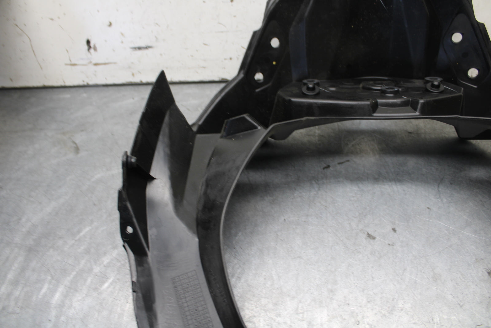 18-23 KAWASAKI NINJA 400 FRONT CENTER COWL FAIRING BB660