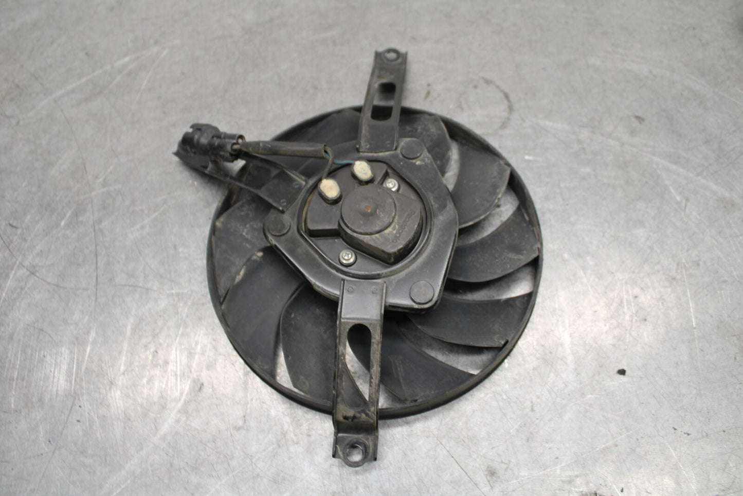17-21 HONDA CBR1000RR SP RIGHT ENGINE RADIATOR COOLING FAN MOTOR BB681
