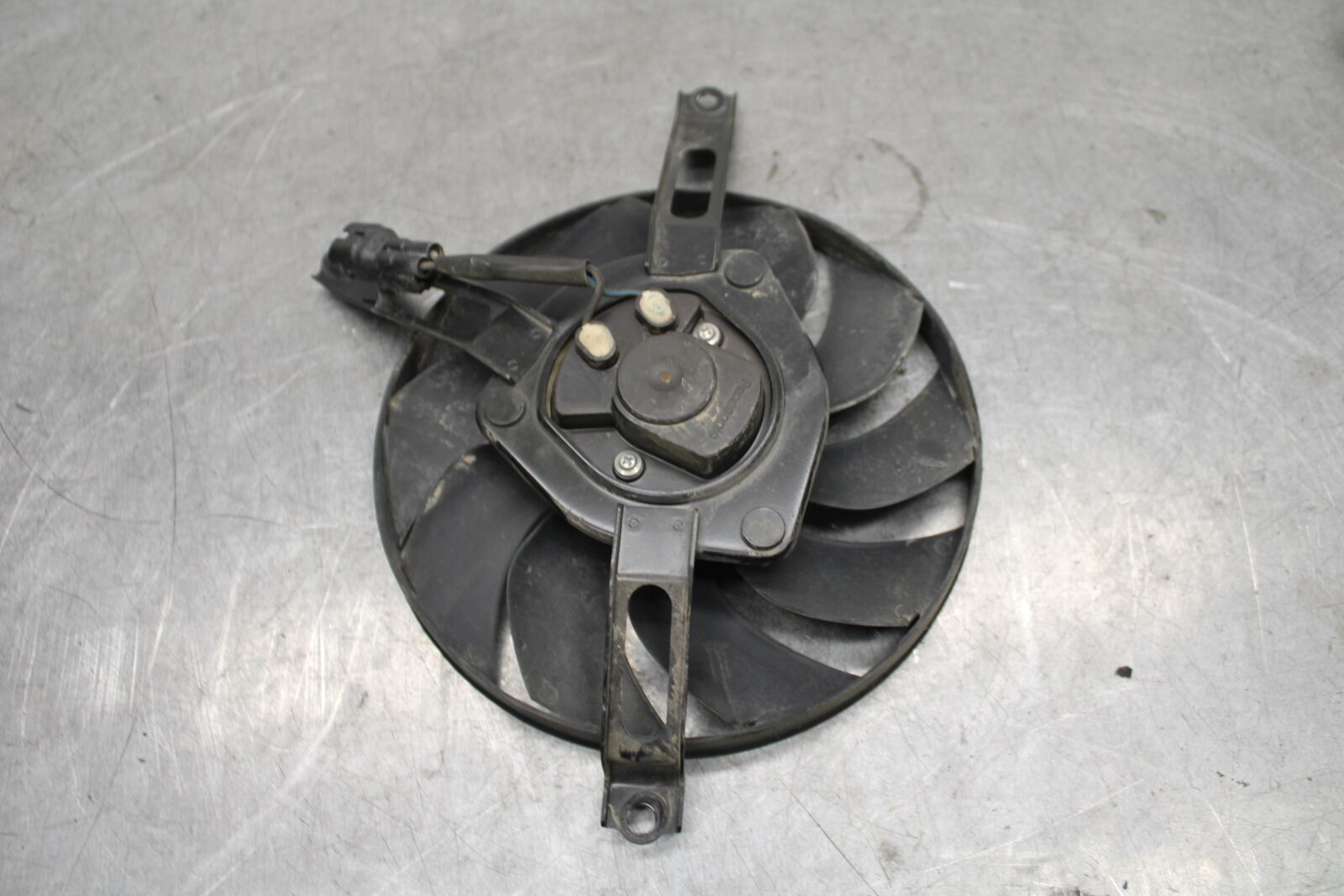 17-21 HONDA CBR1000RR SP RIGHT ENGINE RADIATOR COOLING FAN MOTOR BB681