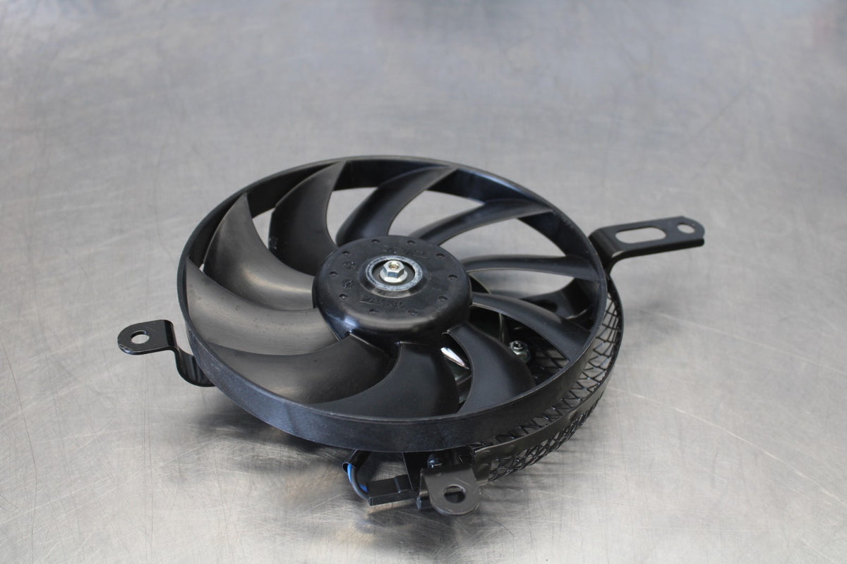 11-26 SUZUKI GSXR750 NEW TAKE OFF ENGINE RADIATOR COOLING FAN BB882