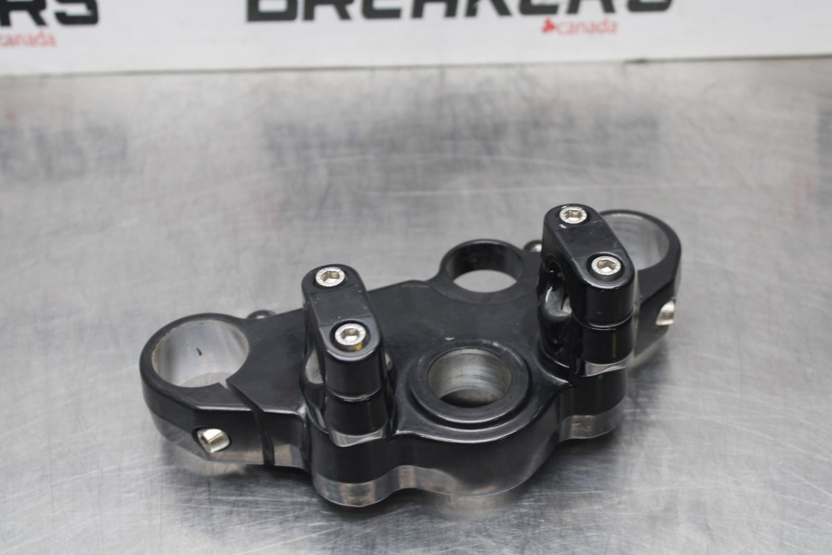 19 MOTO GUZZI V7 III FORKS UPPER TRIPLE TREE CLAMP BB831