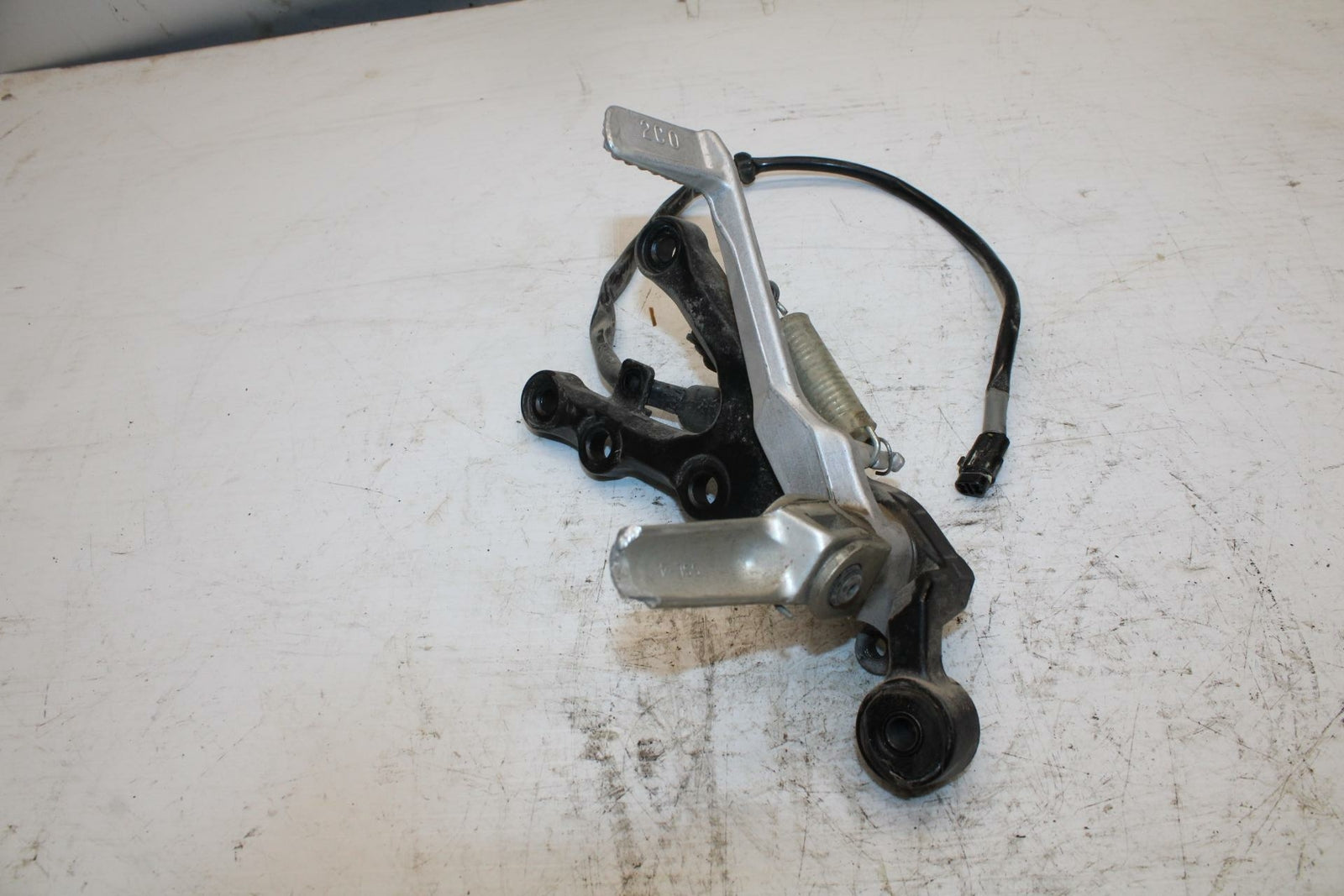 08-17 YAMAHA YZF R6 RIGHT REARSET REAR SET DRIVER FOOT PEG REST STOP BB354