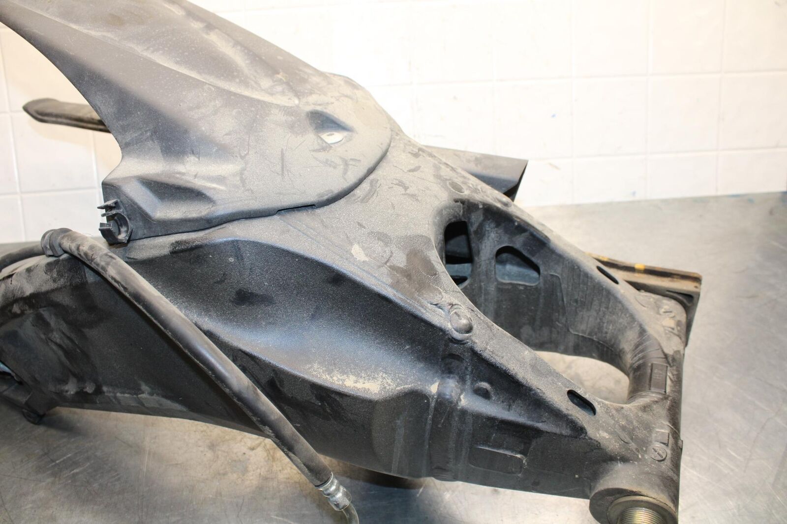 2015 Suzuki GSXR750 REAR SWINGARM BACK SUSPENSION SWING ARM BB595