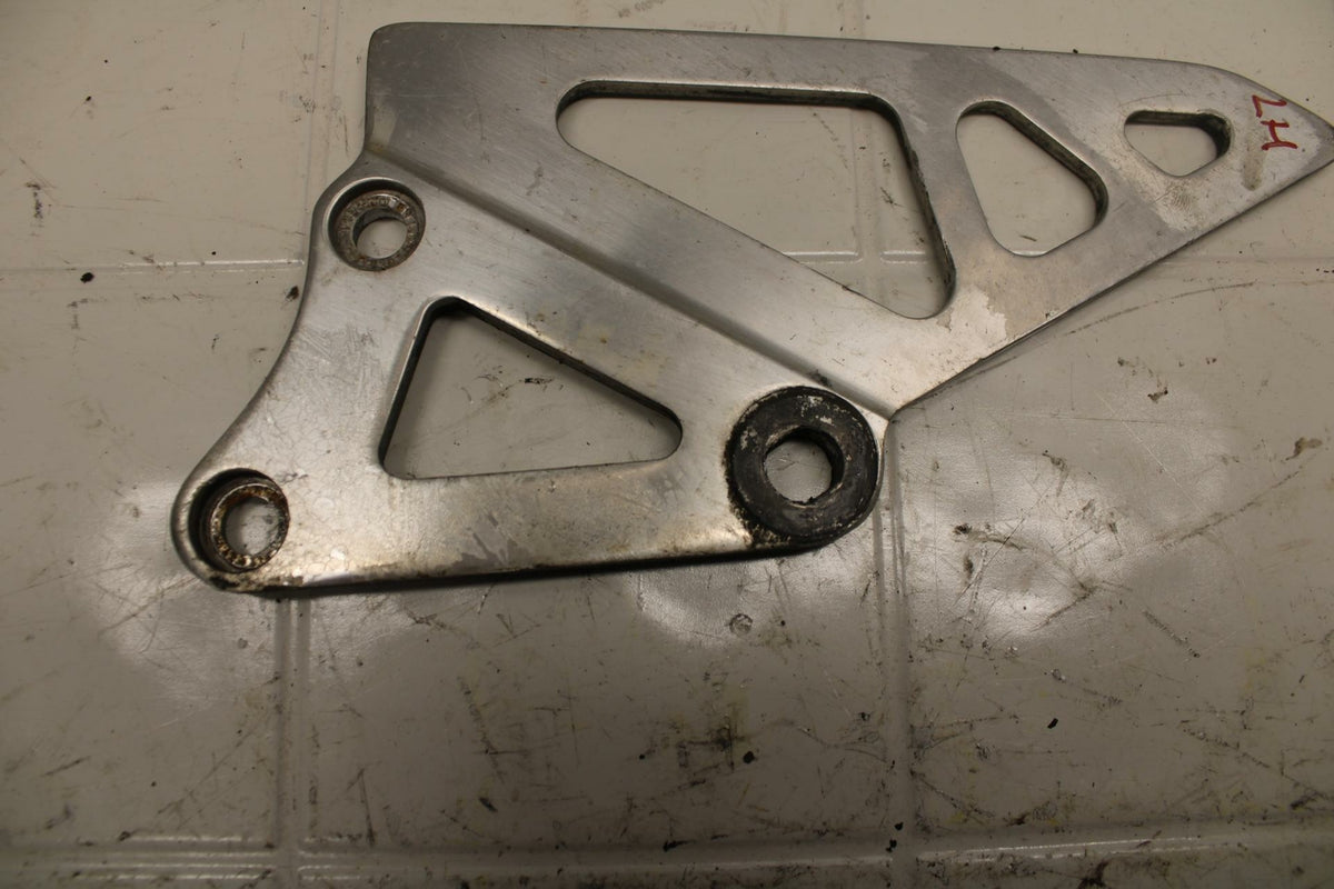 88-89 SUZUKI GSXR750J BB24 LEFT REARSET  DRIVER FOOT PEG BRACKET MOUNT  BB15
