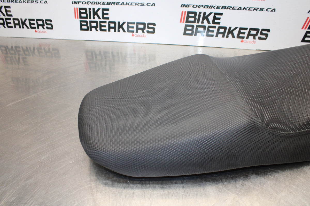 04-09 SUZUKI GS500F FRONT REAR SEAT SADDLE BB165