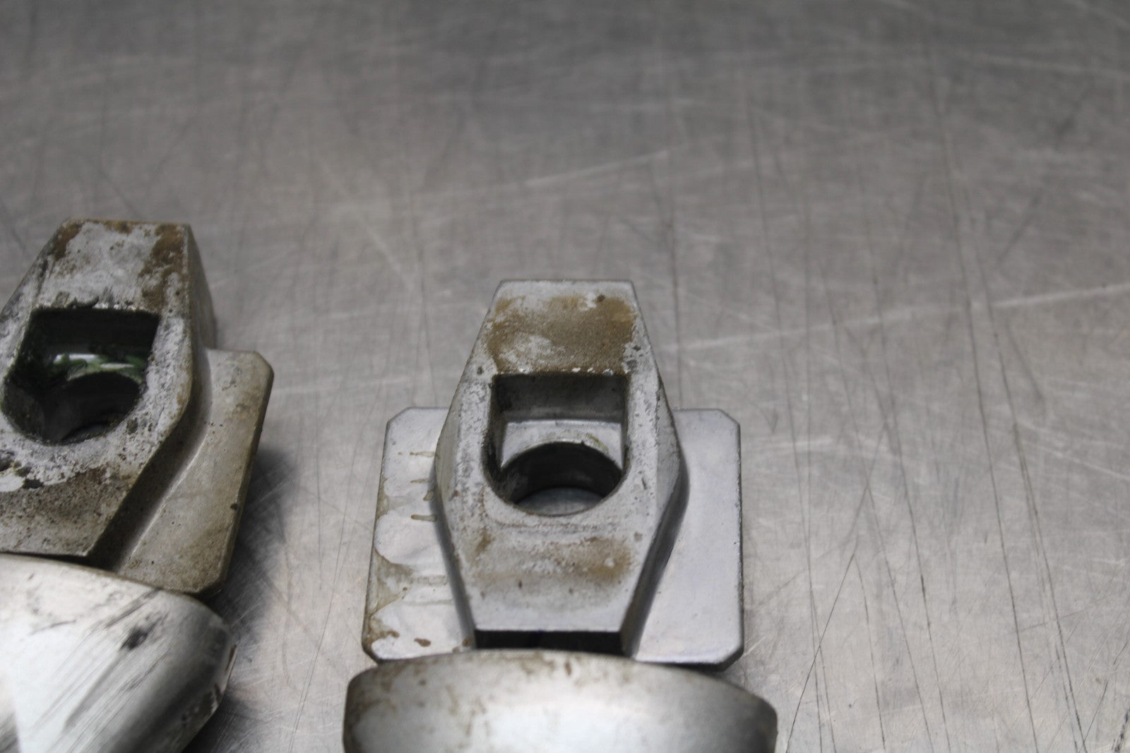 09-10 KAWASAKI ER-6N SWINGARM CHAIN TENSIONER ADJUSTMENT BRACKETS  BB205