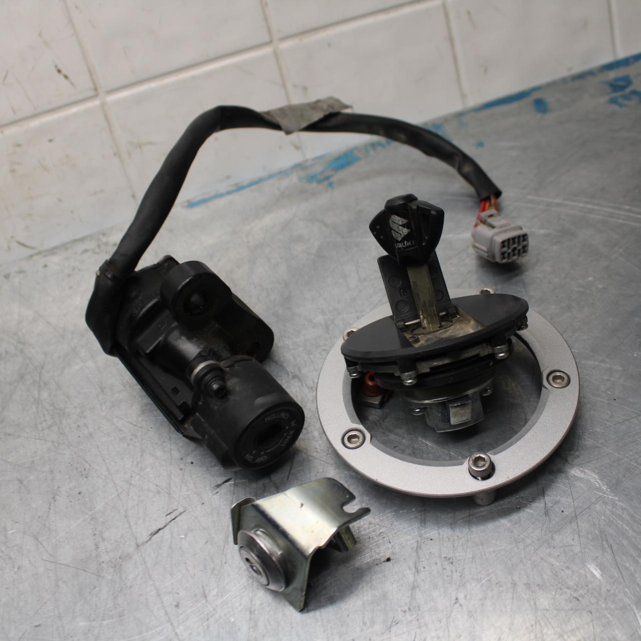 11-22 SUZUKI GSXR 600  IGNITION LOCK KEY SET W/ GAS CAP AND SEAT LOCK BB485