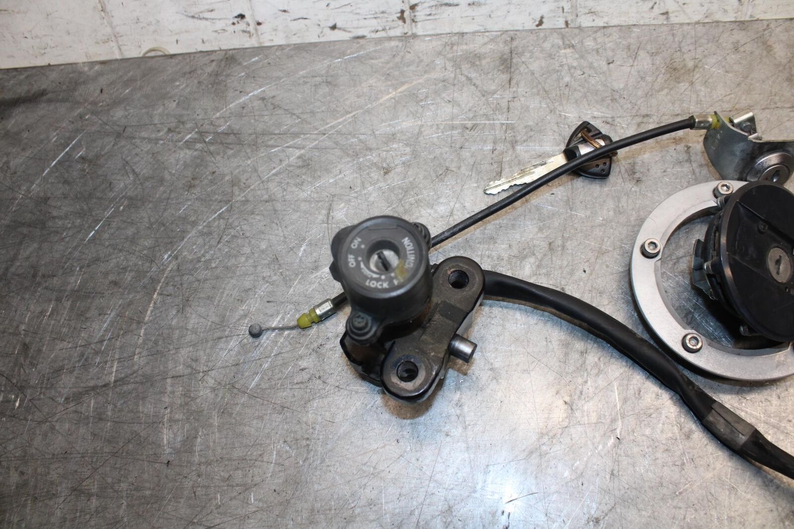 2007 Suzuki GSXR600 IGNITION LOCK KEY SET W/ GAS CAP  37101-40820 BB540