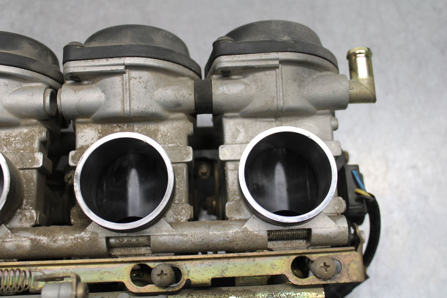03-05 YAMAHA YZF R6  MAIN FUEL INJECTORS / THROTTLE BODIES BB751