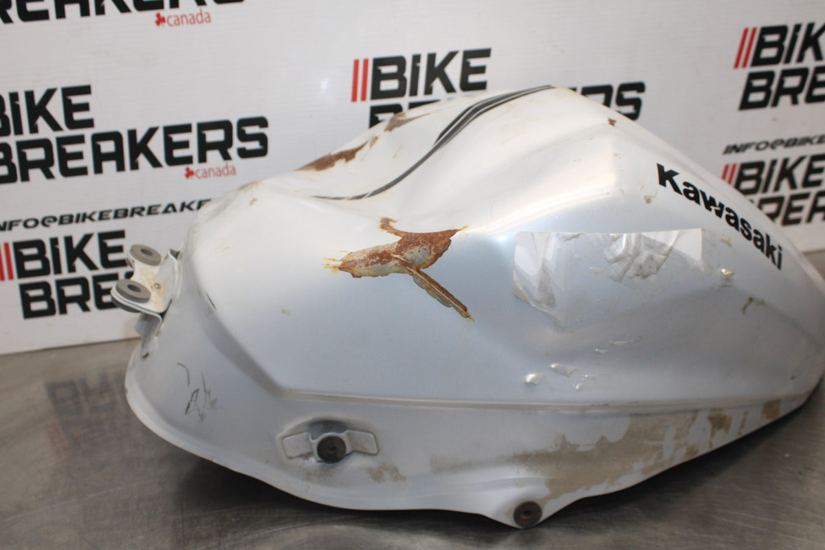 23-26 KAWASAKI NINJA ZX4RR GAS TANK FUEL CELL PETROL RESERVOIR BB872