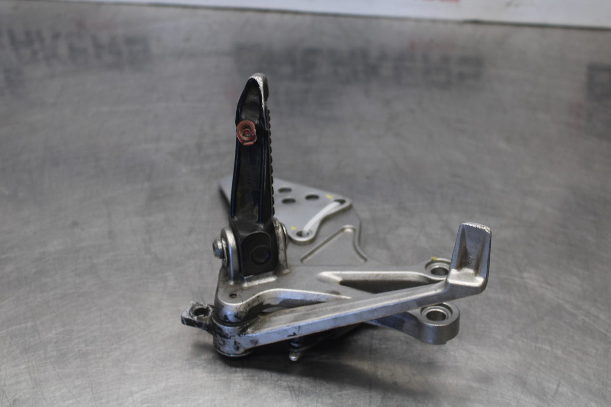 04-05 KAWASAKI NINJA ZX10R RIGHT REARSET REAR SET DRIVER FOOT PEG STOP BB931