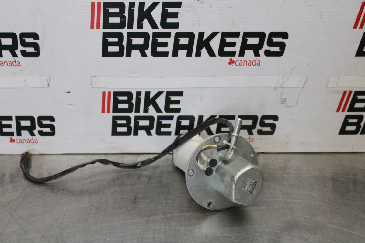 08 KAWASAKI VULCAN 1600 VN1600D NOMAD FUEL GAS PUMP BB904