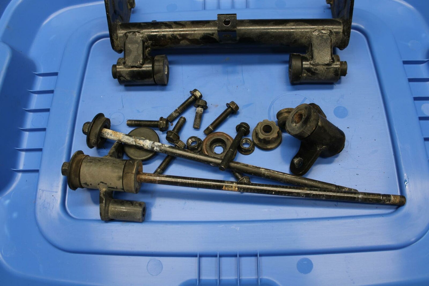 05-06 KAWASAKI VULCAN VN1500 CLASSIC ENGINE MOUNT MOTOR BRACKET HARDWARE BB220