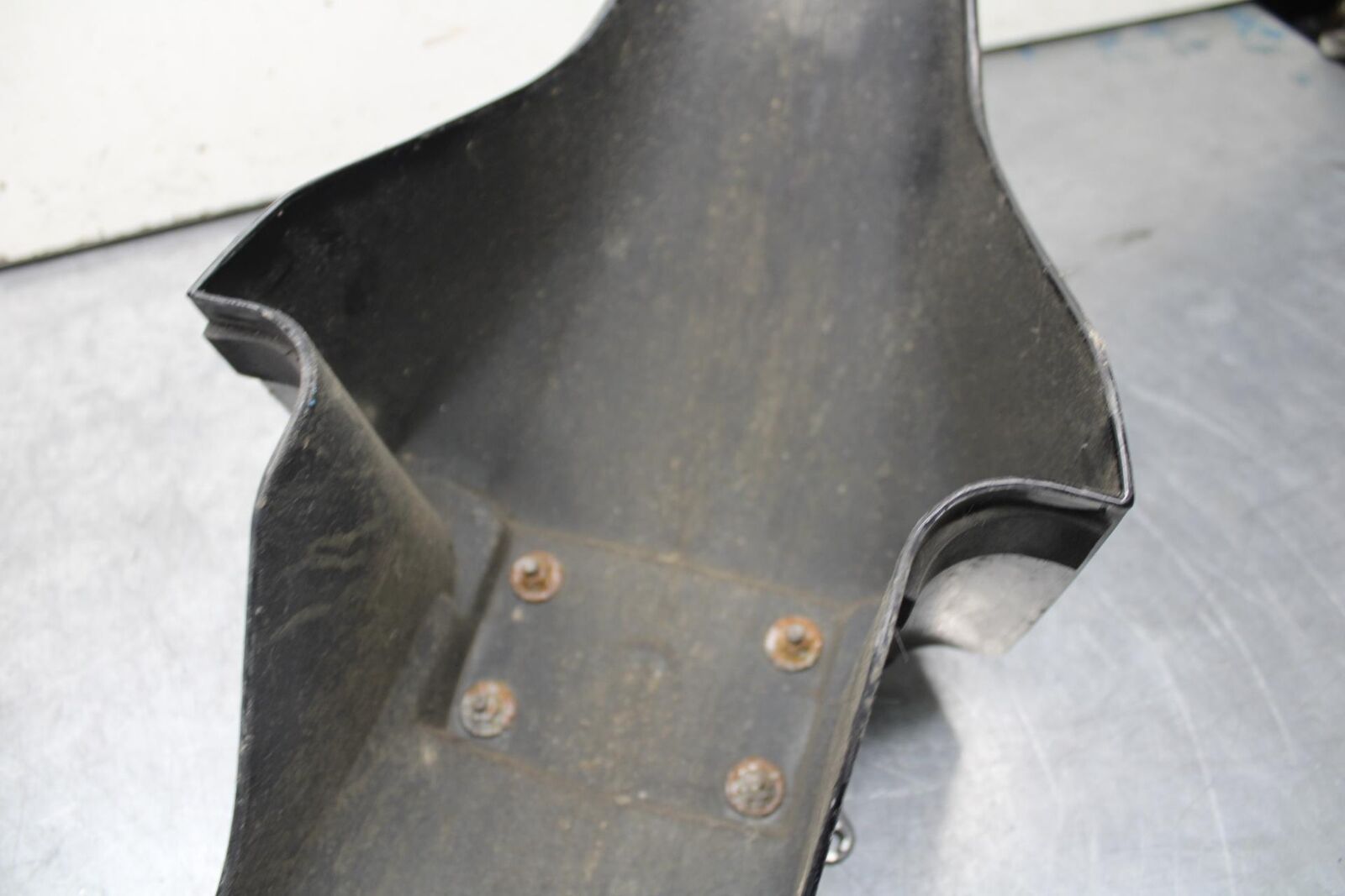 04-09 SUZUKI GS 500 FH GS500F BLACK FRONT PLASTIC FRONT WHEEL FENDER COWL BB97