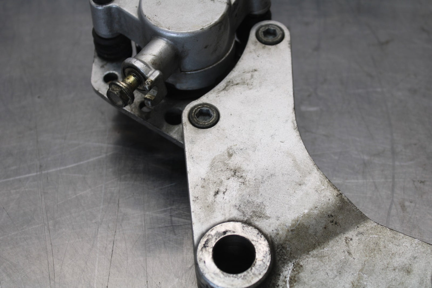 03-08 KAWASAKI VULCAN 1600 REAR BACK BRAKE CALIPER W MOUNT BRACKET BB196