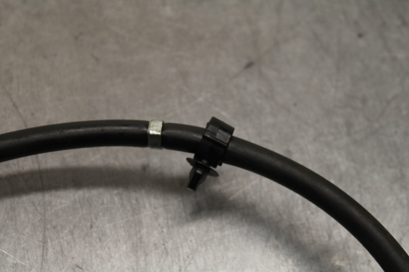 04-05 YAMAHA YZF R1 CLUTCH CABLE LINE BB131