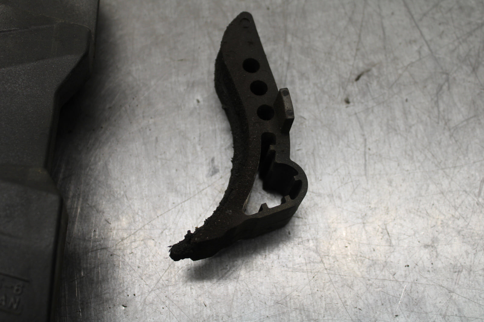 03-05 YAMAHA YZF R6  ENGINE SPROCKET COVER BB751