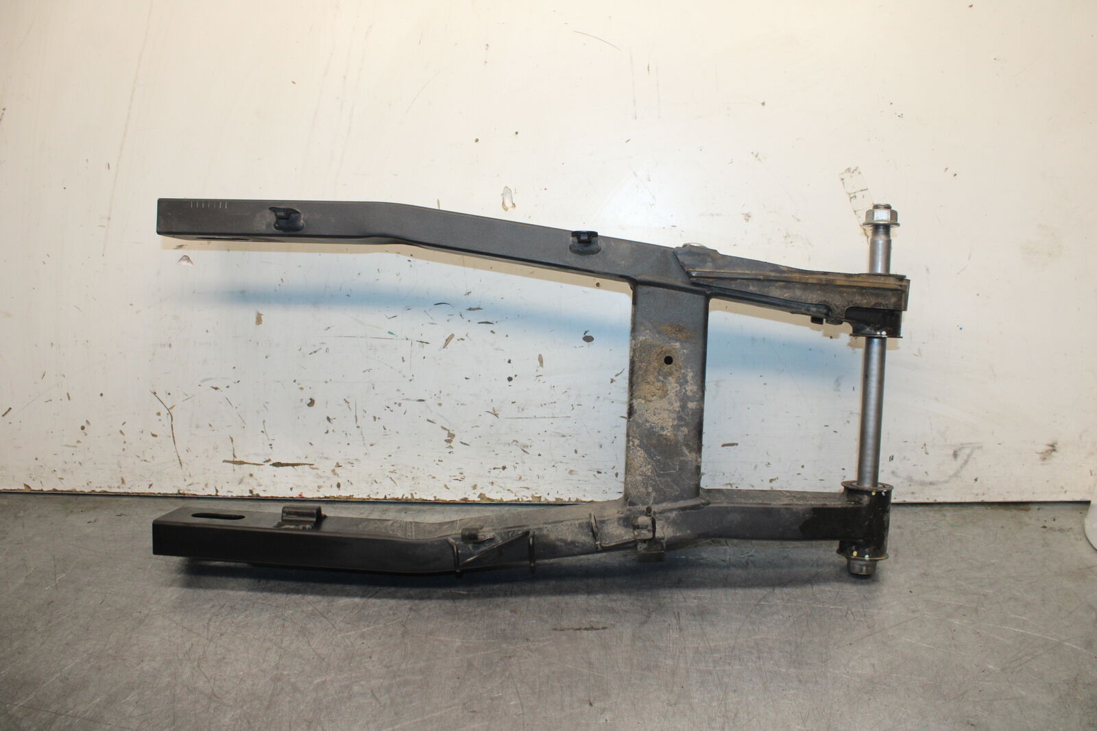 18-23 KAWASAKI NINJA 400 EX400 ABS REAR SWINGARM BACK SUSPENSION SWING ARM BB747