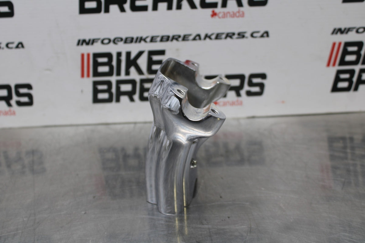 09 HARLEY-DAVIDSON SPORTSTER 1200 CUSTOM XL1200C HANDLEBAR RISER BB776