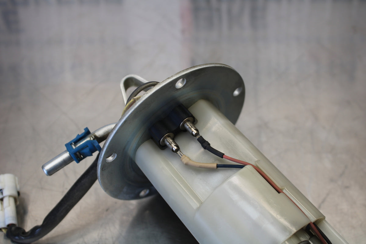 11 SUZUKI GSXR1000 FUEL PUMP GAS PETROL SENDER UNIT BB142