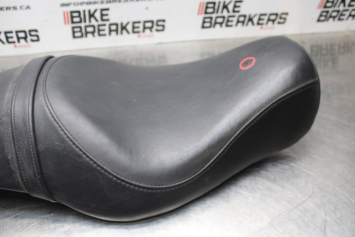 07 HARLEY-DAVIDSON SPORTSTER 1200 CUSTOM XL1200C SADDLE SEAT  BB833