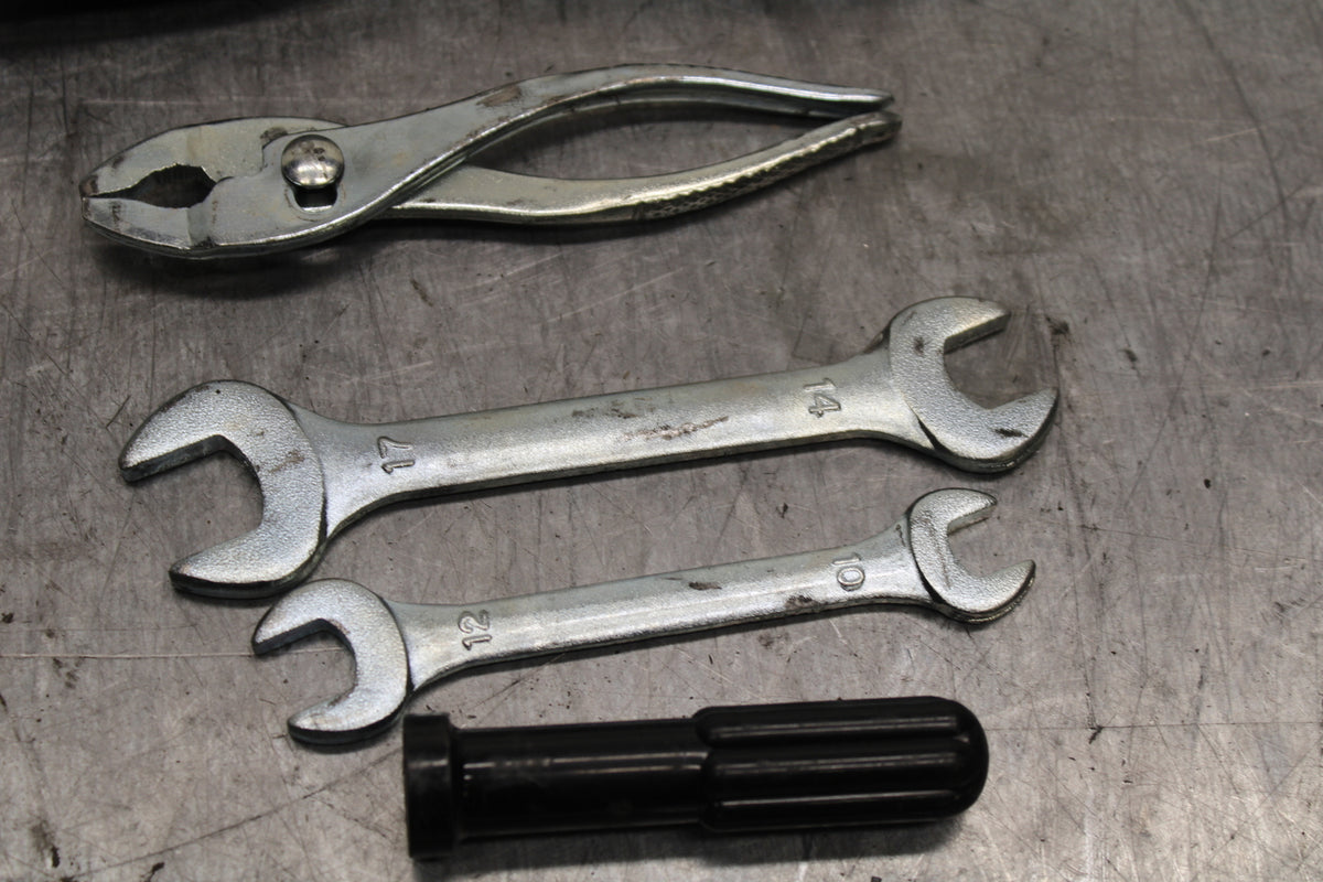 11-24 SUZUKI GSXR750 STOCK TOOLS OEM TOOL BAG KIT SET BB714