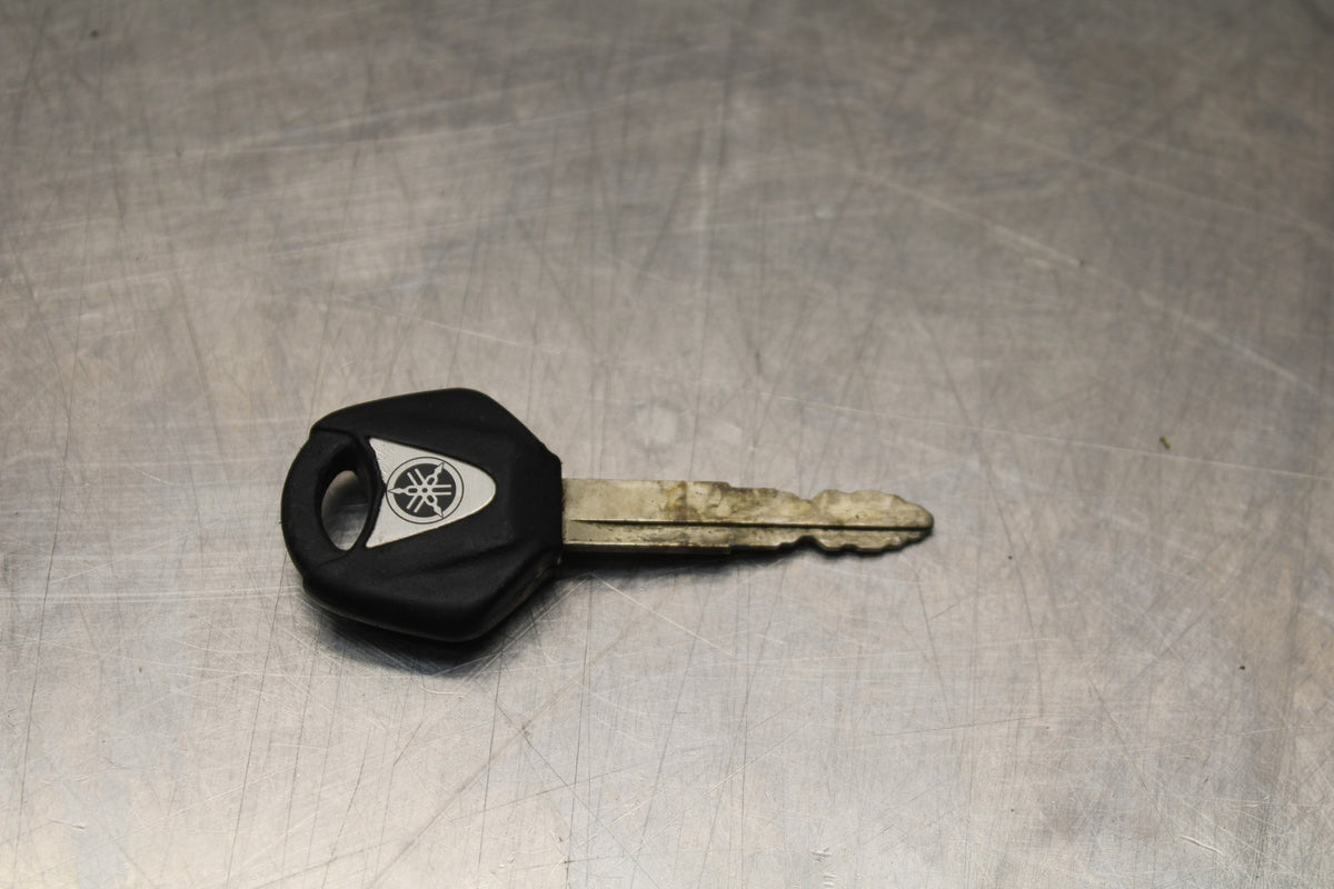 05 YAMAHA YZF R6 IGNITION LOCK KEY SET W/ GAS CAP AND SEAT LOCK BB858