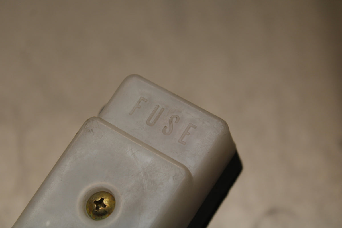 86 SUZUKI GS750ES RELAY ASSEMBLY FUSE BOX BB140