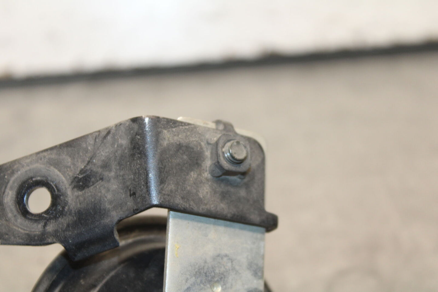 07-08 YAMAHA YZF R1 HORN SIGNAL BB675