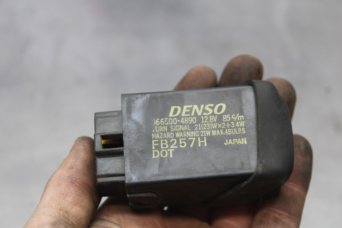 03 KAWASAKI VULCAN 1600 TURN SIGNAL BLINKER RELAY FLASHER SWITCH BB865